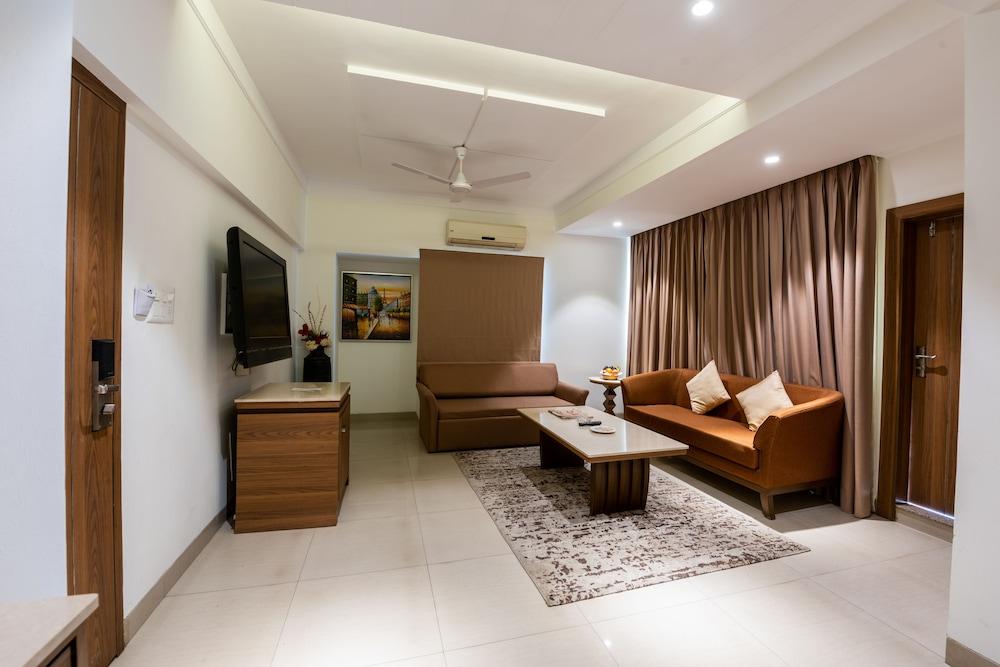 Treebo Trend Surya Nashik Hotel Eksteriør billede
