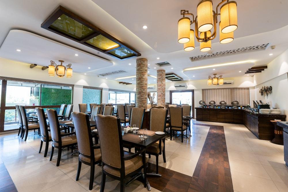 Treebo Trend Surya Nashik Hotel Eksteriør billede
