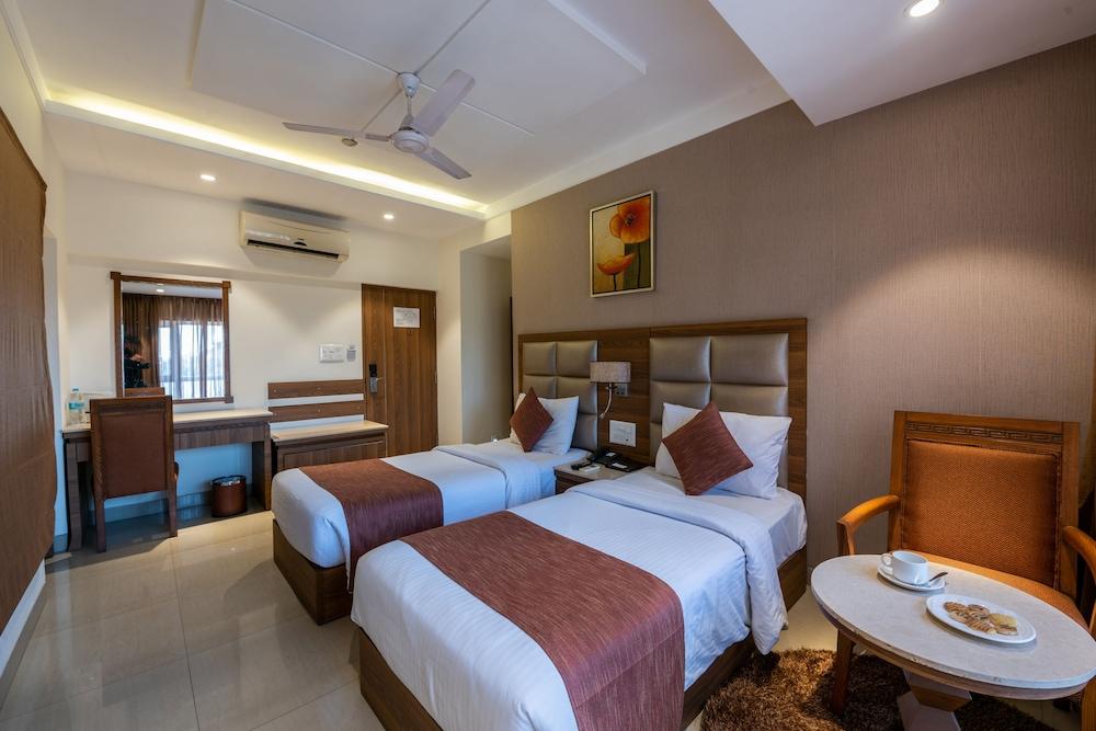 Treebo Trend Surya Nashik Hotel Eksteriør billede