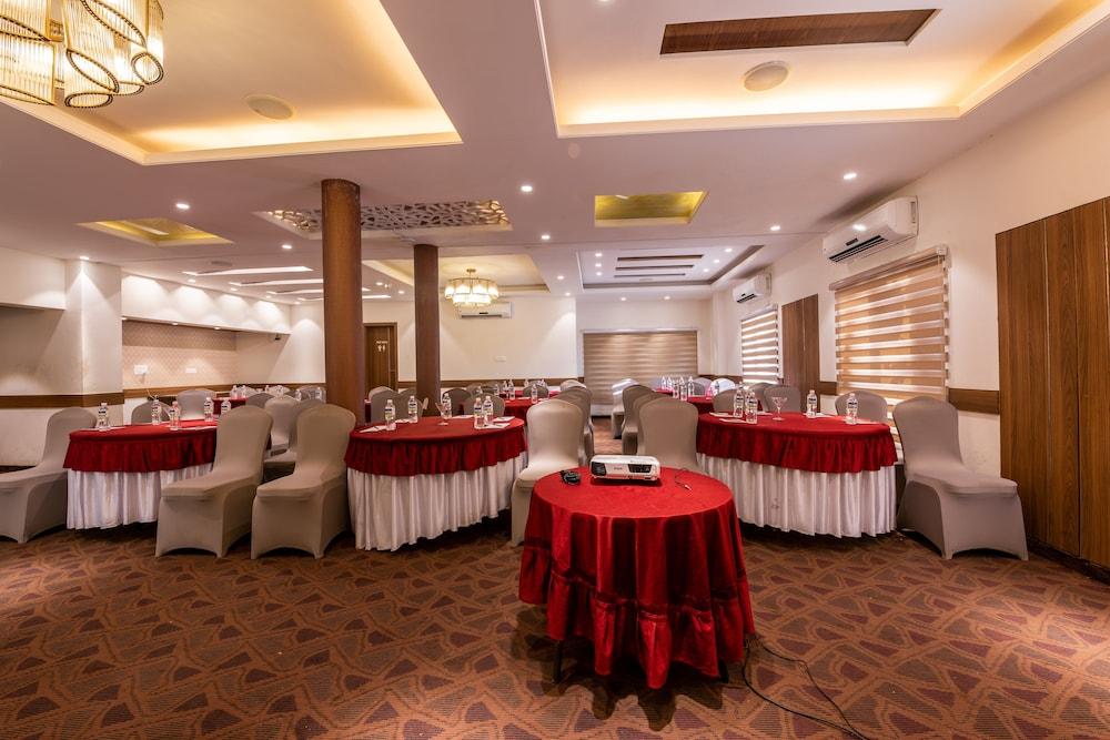 Treebo Trend Surya Nashik Hotel Eksteriør billede