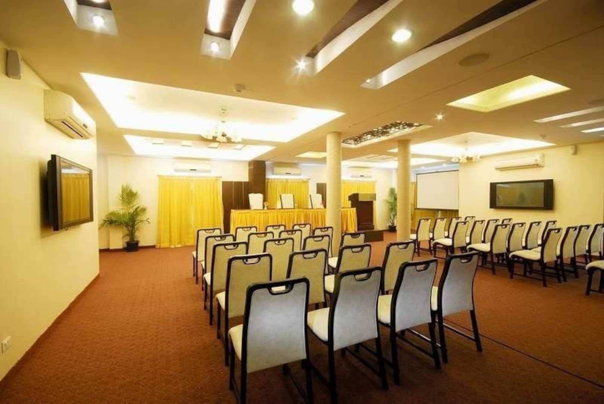 Treebo Trend Surya Nashik Hotel Eksteriør billede